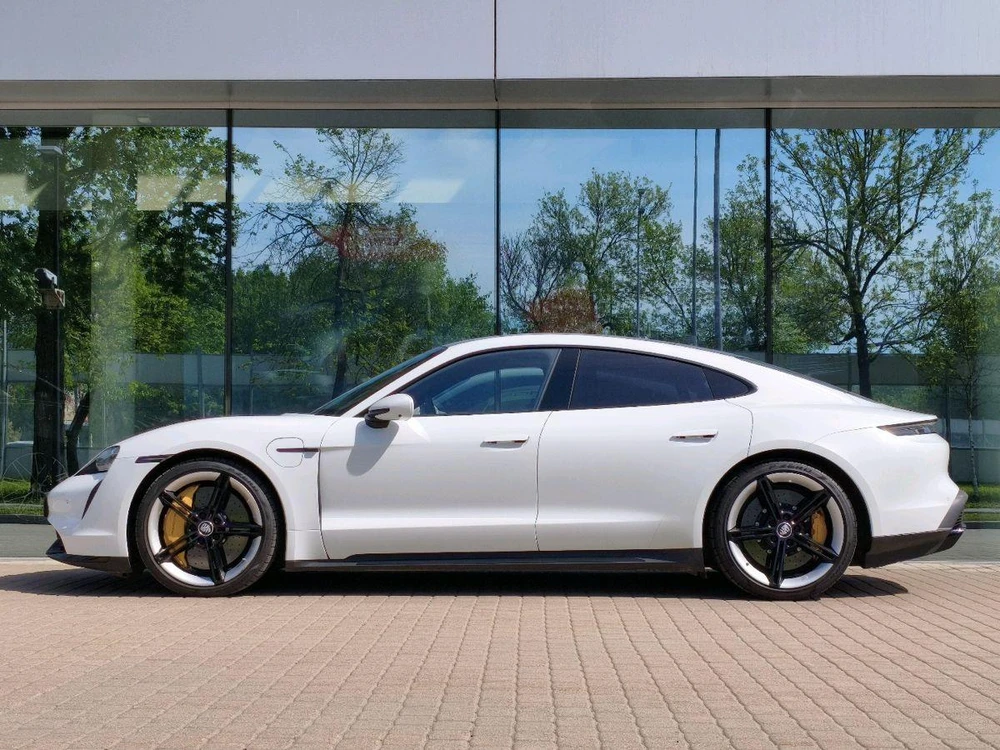 Porsche Taycan Turbo Electro AT 4WD (500 кВт)