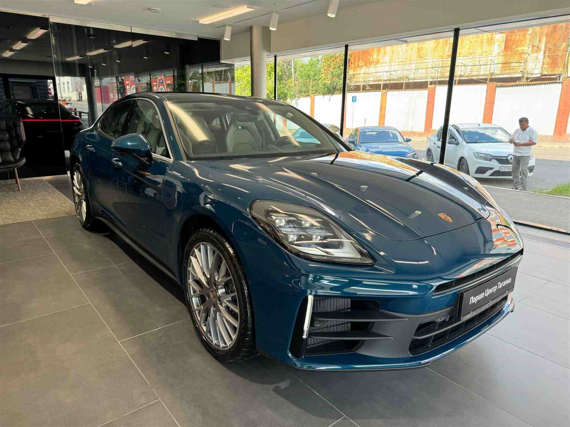 Porsche Panamera 4 2.9 AMT 4WD (353 л.с.)