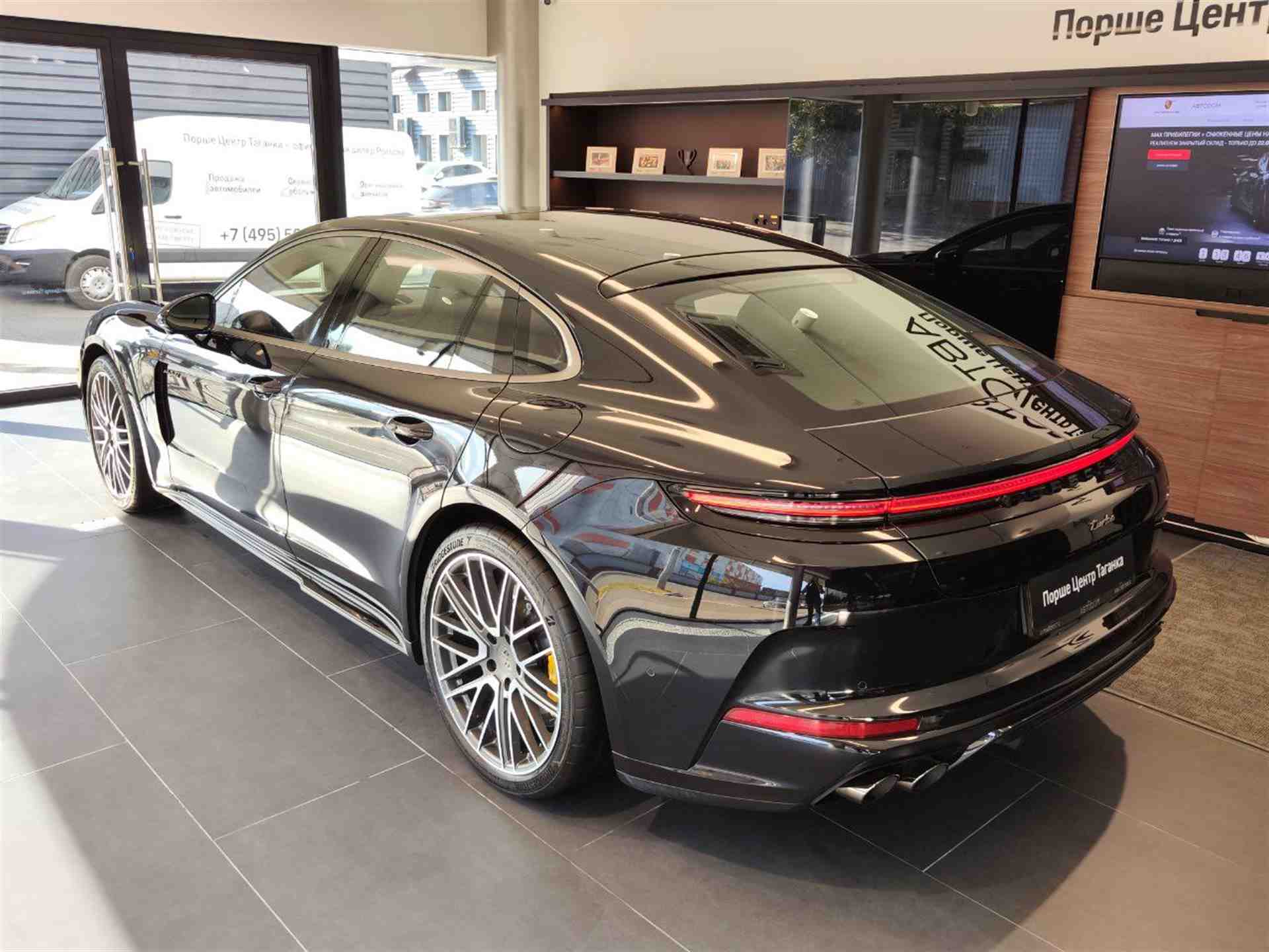 Porsche Panamera Turbo E-Hybrid 4.0hyb AMT 4WD (680 л.с.)