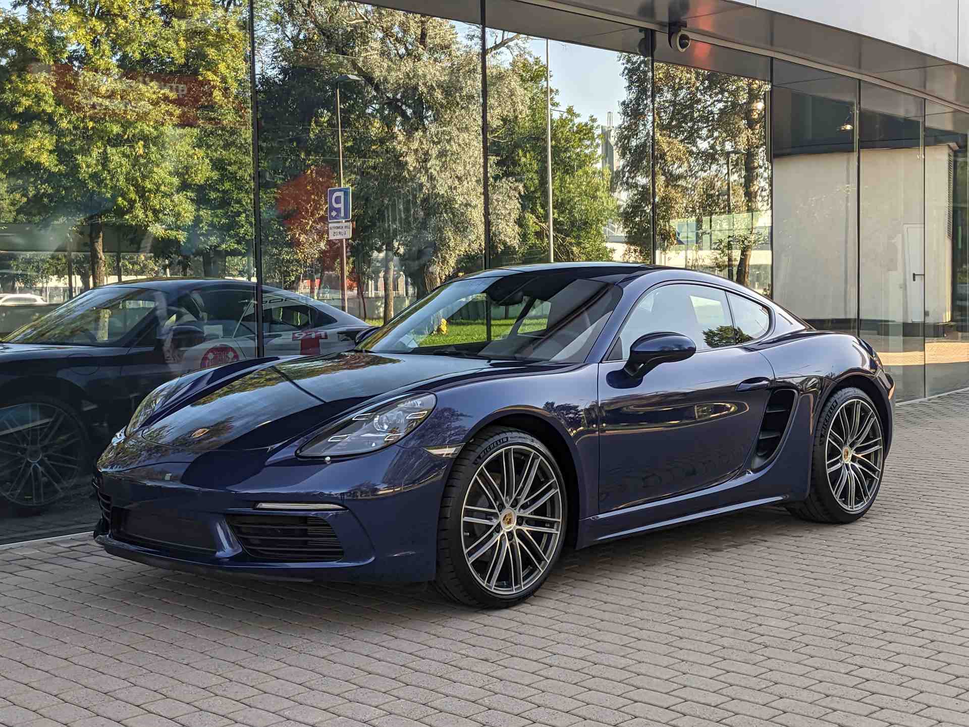 Porsche Cayman 2.0 MT (300 л.с.)