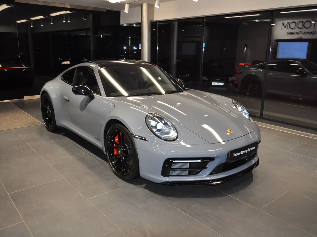 Porsche 911 Carrera 4 GTS 3.0 AMT 4WD (480 л.с.)