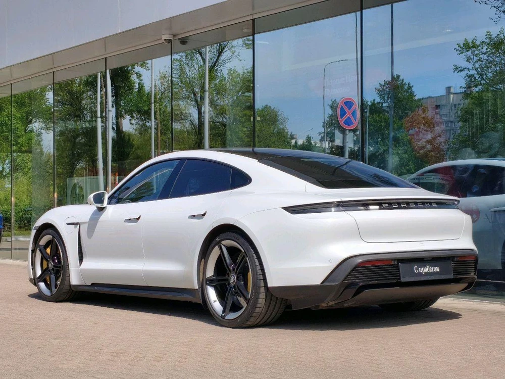 Porsche Taycan Turbo Electro AT 4WD (500 кВт)