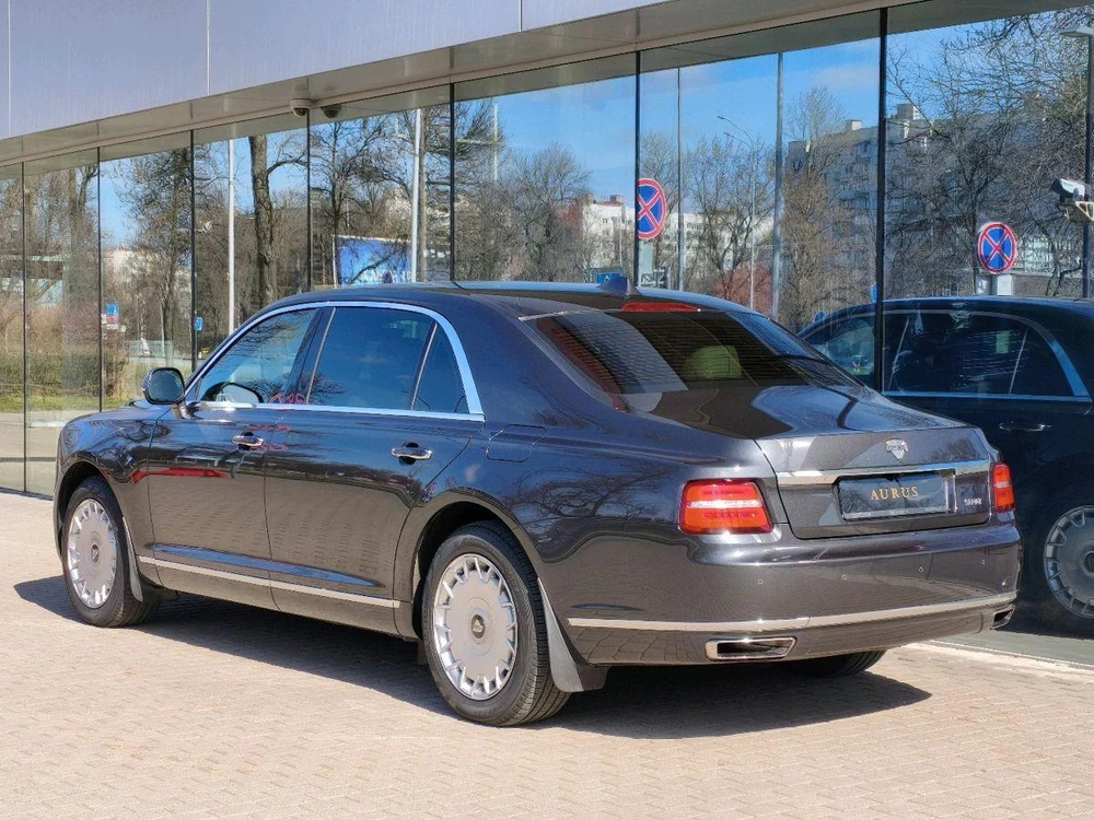 AURUS Senat Individual 4.4hyb AT 4WD (598 л.с.)