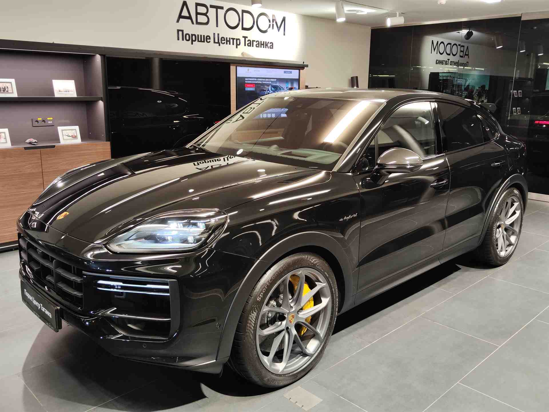 Porsche Cayenne Turbo E-Hybrid Coupé with GT package Turbo E-Hybrid GT Package 4.0hyb AT 4WD (739 л.с.)