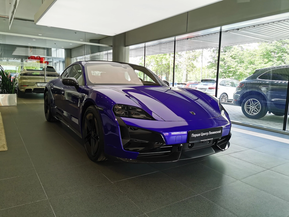 Porsche Taycan Turbo Electro AT 4WD (650 кВт)